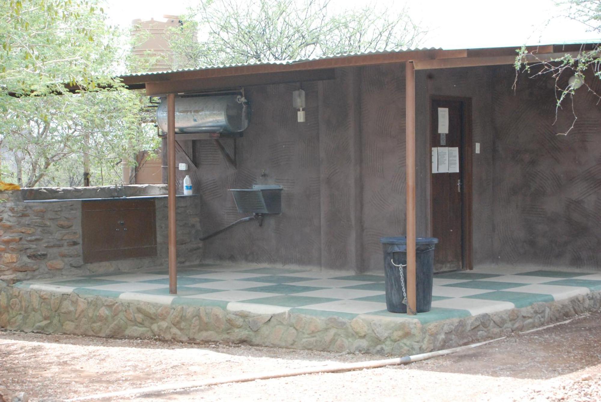 Вілла Oppi-Koppi Rest Camp Kamanjab Номер фото