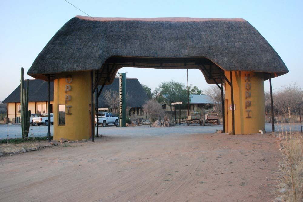 Вілла Oppi-Koppi Rest Camp Kamanjab Екстер'єр фото